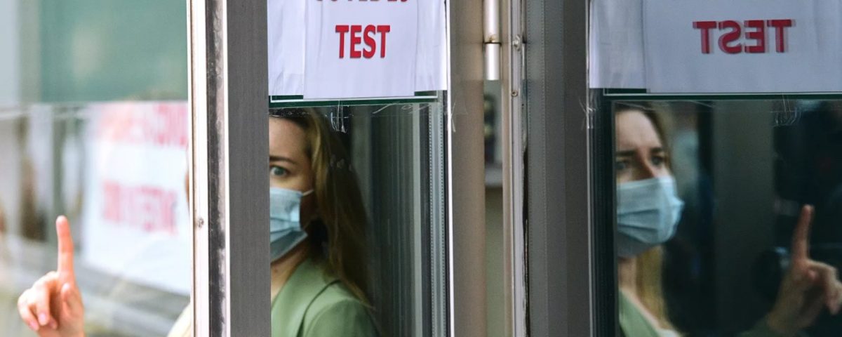 Минтруд РФ: работодатель не вправе требовать справки о тесте на COVID-19